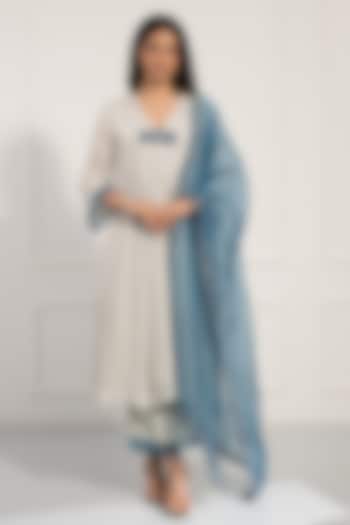 Off-White Chinon Embroidered Kurta Set by Neelu and Manvi at Pernia's Pop Up Shop