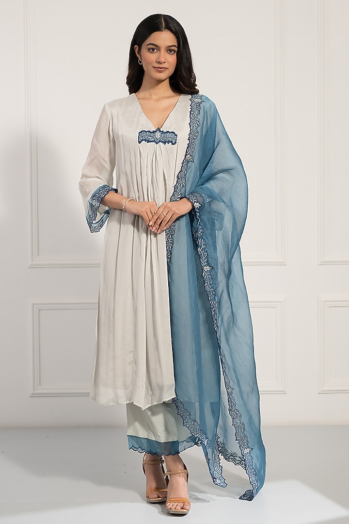 Off-White Chinon Embroidered Kurta Set by Neelu and Manvi at Pernia's Pop Up Shop