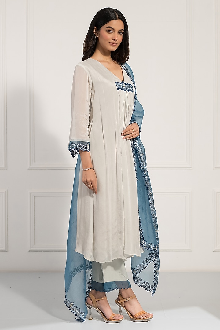 Off-White Chinon Embroidered Kurta Set by Neelu and Manvi at Pernia's Pop Up Shop