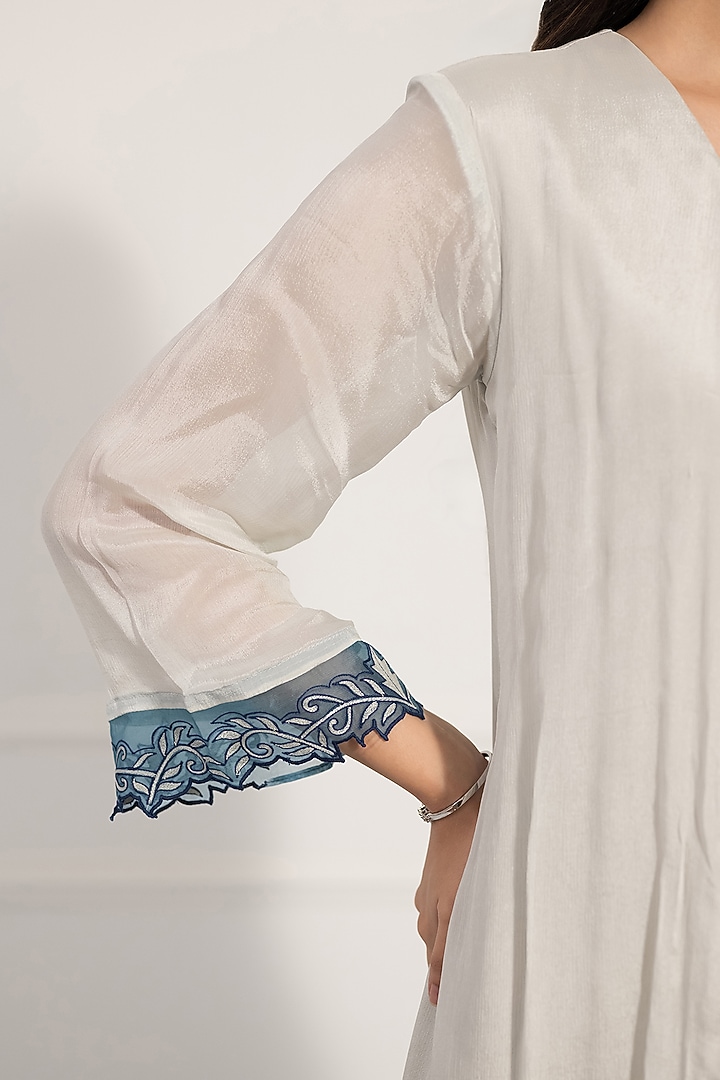 Off-White Chinon Embroidered Kurta Set by Neelu and Manvi at Pernia's Pop Up Shop