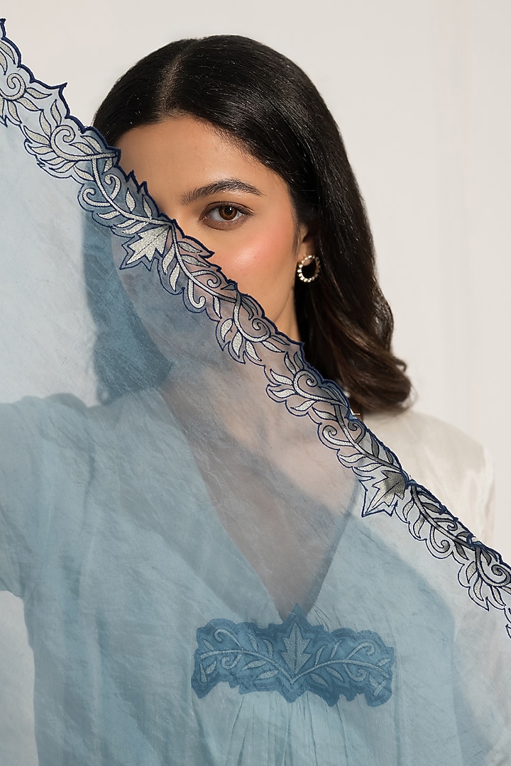 Off-White Chinon Embroidered Kurta Set by Neelu and Manvi at Pernia's Pop Up Shop