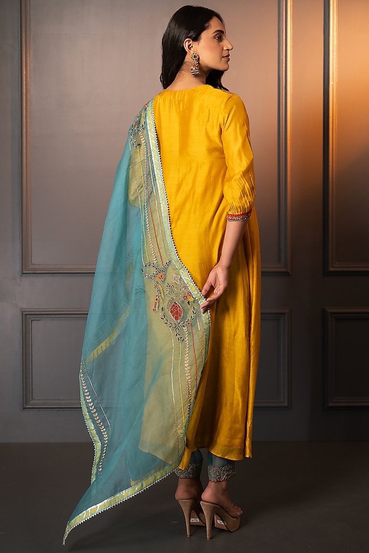 Yellow Cotton Silk Hand Embroidered Kurta Set by Neelu and Manvi at Pernia's Pop Up Shop