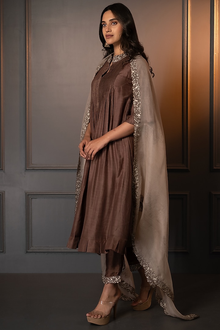 Brown Cotton Silk Thread Work Kurta Set by Neelu and Manvi at Pernia's Pop Up Shop
