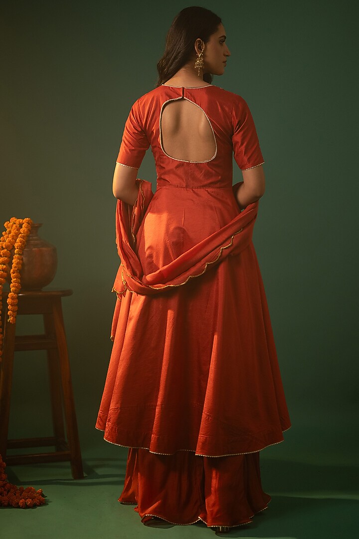 Red Cotton Silk Hand Embroidered Kurta Set by Neelu and Manvi at Pernia's Pop Up Shop