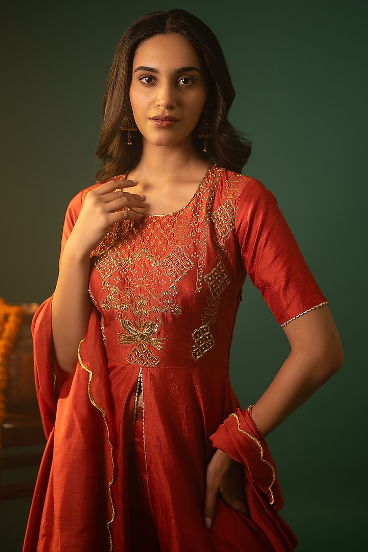 Red Cotton Silk Hand Embroidered Kurta Set by Neelu and Manvi at Pernia's Pop Up Shop