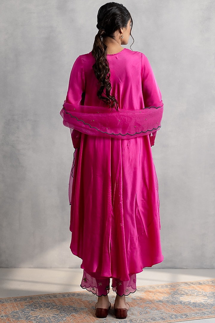 Pink Satin Hand Embroidered Kurta Set by Neelu and Manvi at Pernia's Pop Up Shop