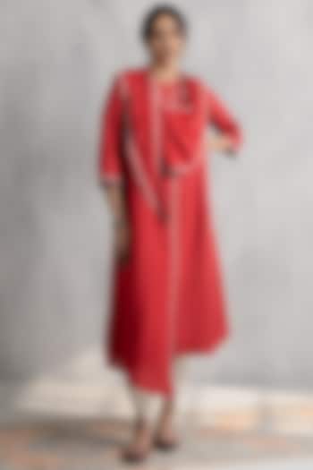 Red Cotton Satin Thread Embroidered Kurta Set by Neelu and Manvi at Pernia's Pop Up Shop
