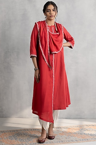 Red Cotton Satin Thread Embroidered Kurta Set by Neelu and Manvi