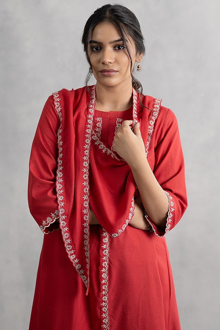 Red Cotton Satin Thread Embroidered Kurta Set by Neelu and Manvi at Pernia's Pop Up Shop
