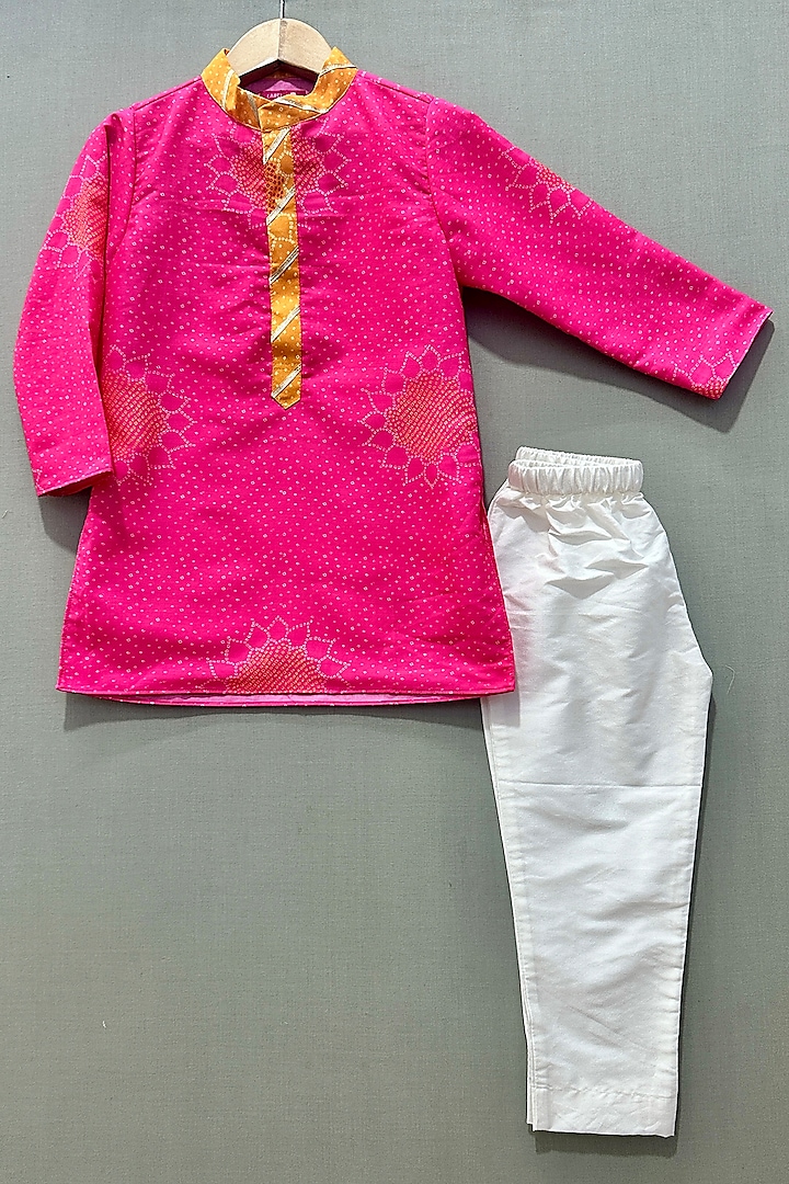 Pink Muslin Floral Bandhani Printed Kurta Set For Boys by Label Neeti