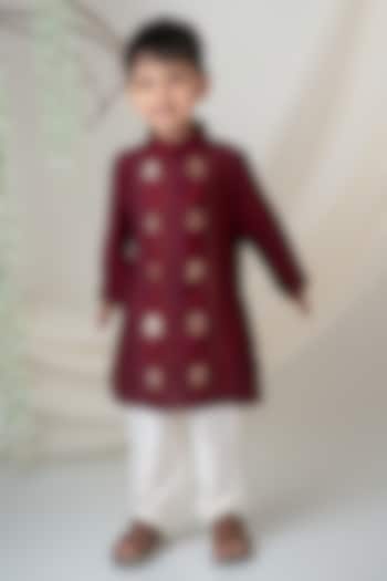 Maroon Chanderi Embroidered Kurta Set For Boys by Label Neeti at Pernia's Pop Up Shop