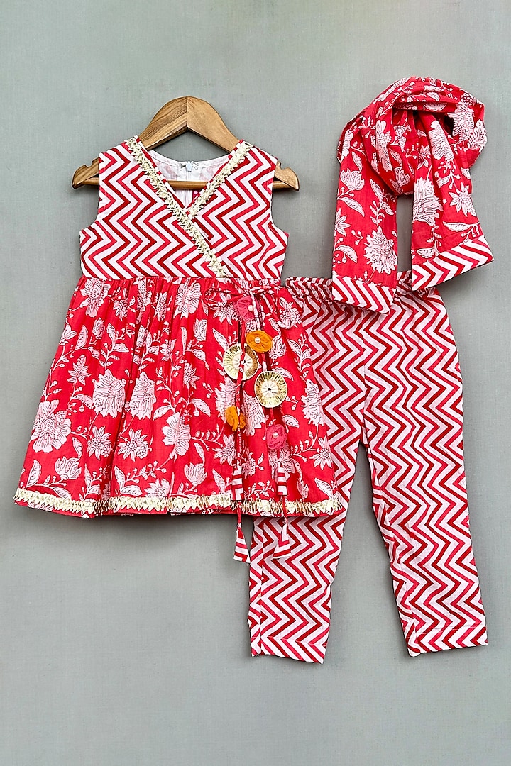 Red Cotton Floral Printed Kurta Set For Girls by Label Neeti at Pernia's Pop Up Shop