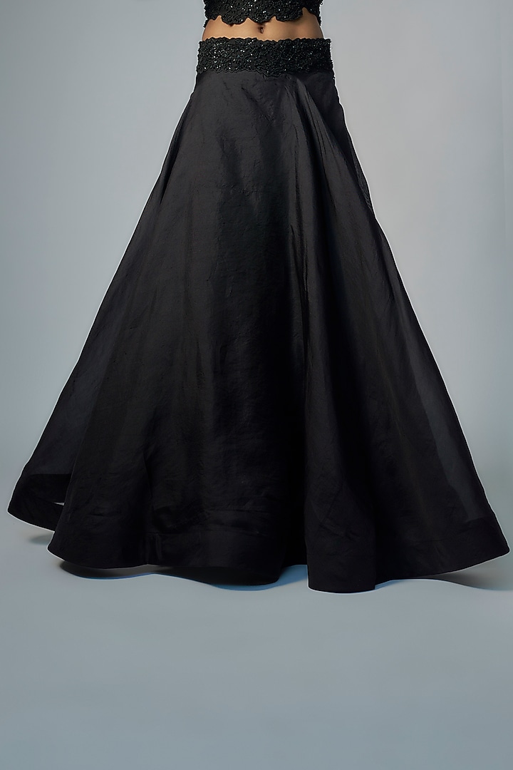 Black Net & Organza Wedding Lehenga Set by COUTURE BY NIHARIKA at Pernia's Pop Up Shop