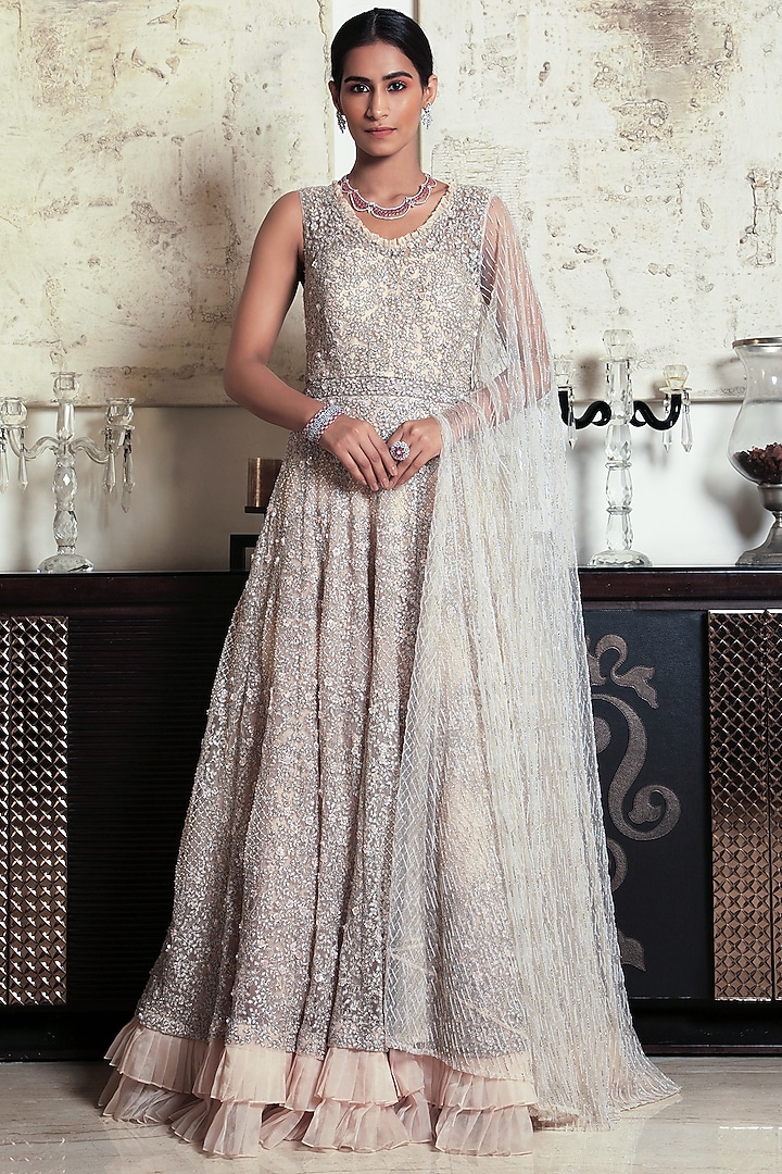 Dusty Pink Embroidered Bridal Lehenga Set by COUTURE BY NIHARIKA at Pernia's Pop Up Shop