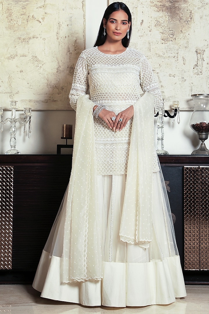 Ivory Embroidered Kurta Set by COUTURE BY NIHARIKA at Pernia's Pop Up Shop