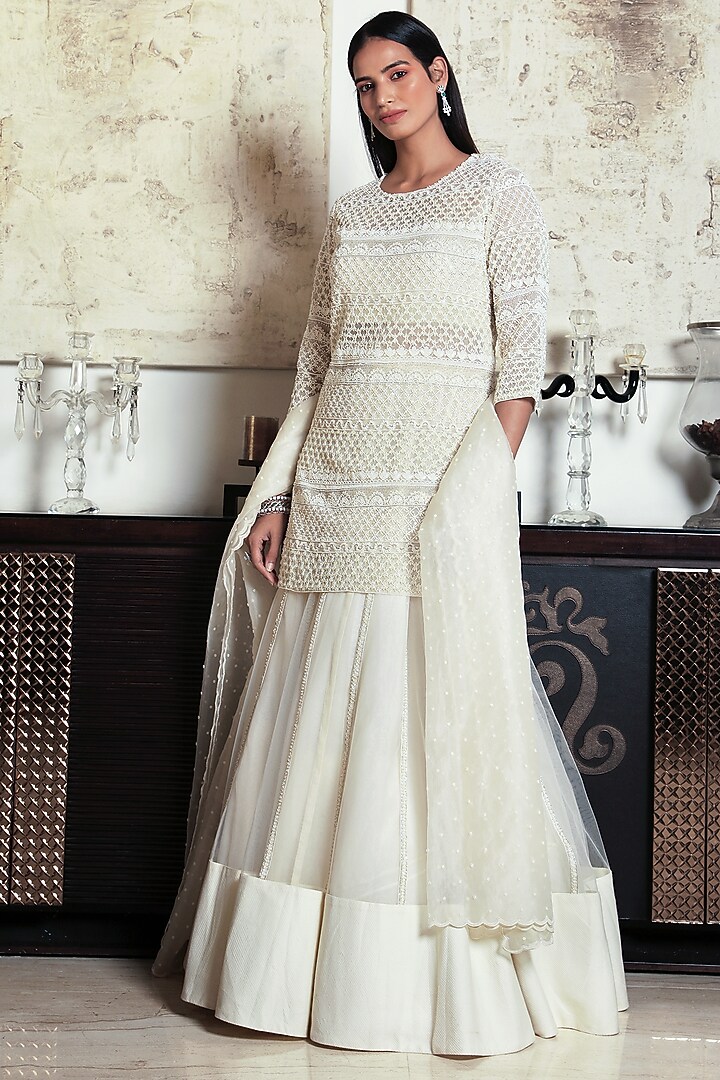 Ivory Embroidered Kurta Set by COUTURE BY NIHARIKA at Pernia's Pop Up Shop