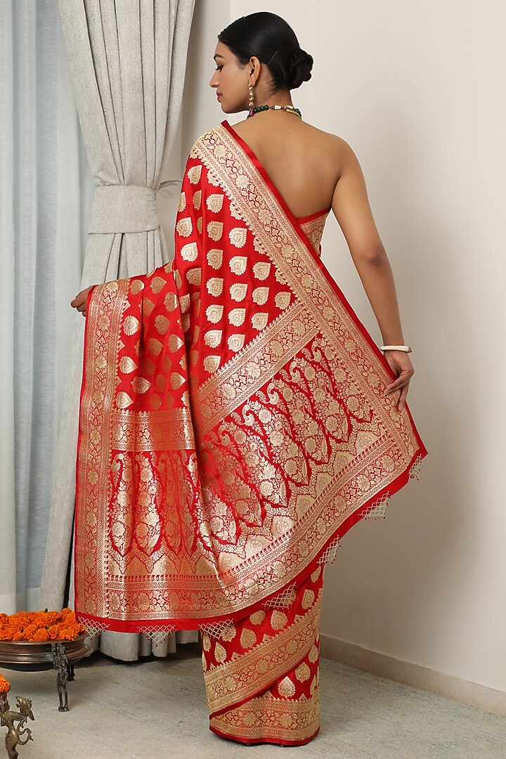 Red Katan Silk Woven Motif Reception Saree Set by NEITRI at Pernia's Pop Up Shop