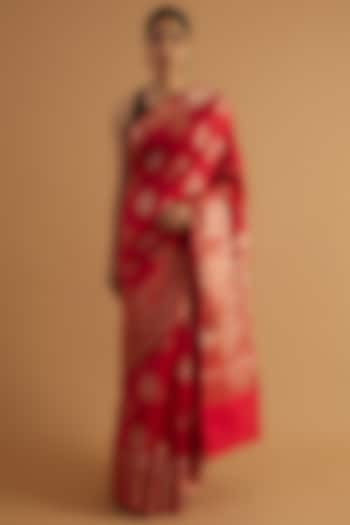 Red Chiniya Silk Handwoven Saree Set by NEITRI