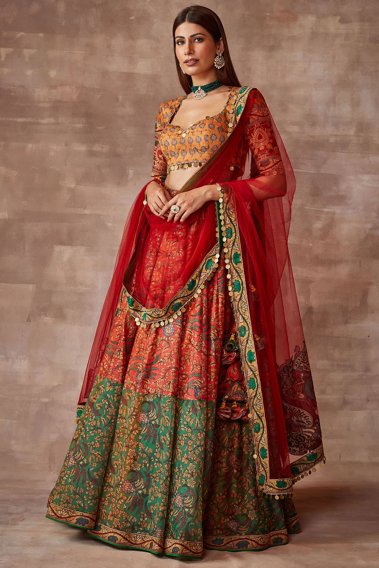 Pin by Pooja Arora on Wedding | Indian bridal outfits, Indian wedding  outfits, Indian outfits