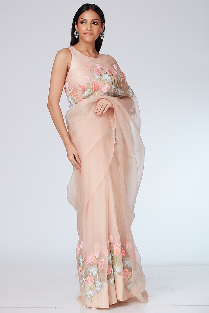Peach Organza Embroidered Reception Saree Set by Neeta Lulla at Pernia's Pop Up Shop