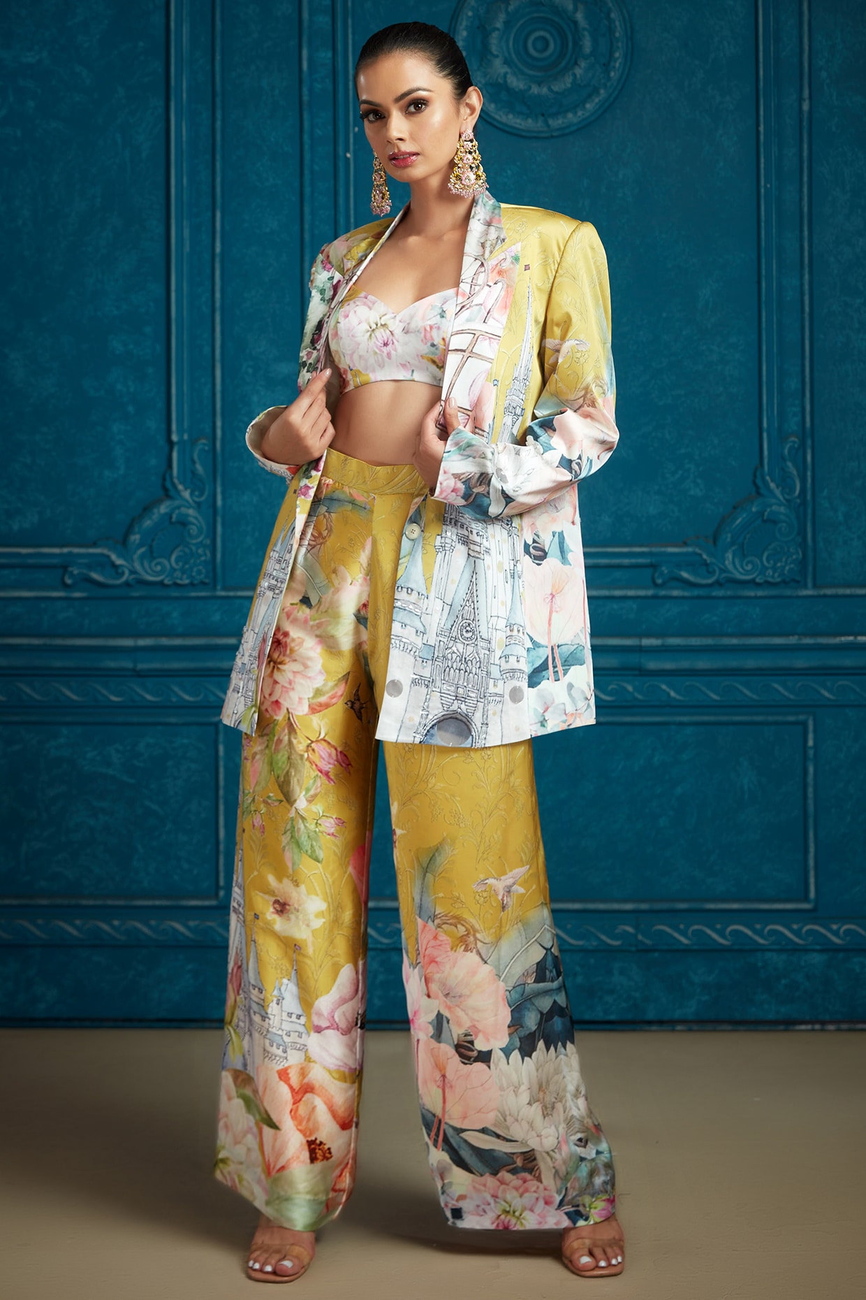 Check out Neeta Lulla at Lotus Make-Up India Fashion Week spring/summer  2021 | Vogue India