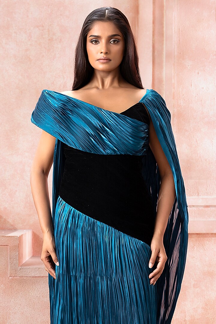 Sea Green Organza Pleated Draped Engagement Gown by Neeta Lulla at Pernia's Pop Up Shop