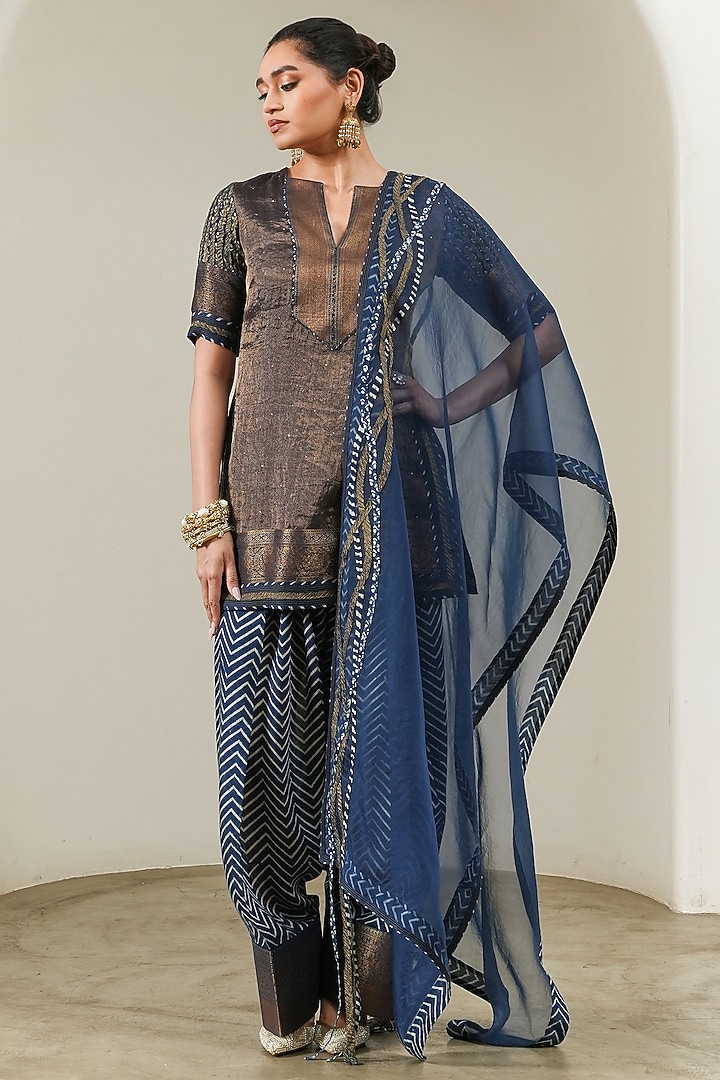 Indigo Silk Organza Dupatta by Neither Nor at Pernia's Pop Up Shop