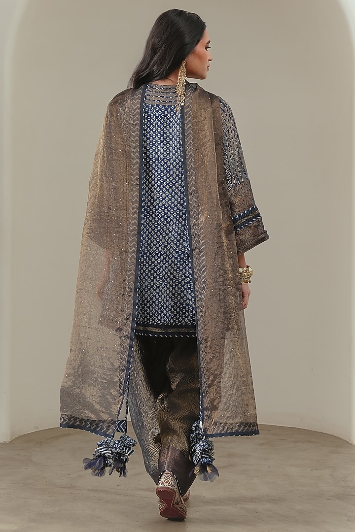 Copper Tissue Silk Dupatta by Neither Nor at Pernia's Pop Up Shop