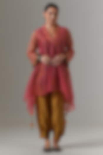 Coral Haze Organza Paisley Boota Kurta Set by Neither Nor at Pernia's Pop Up Shop