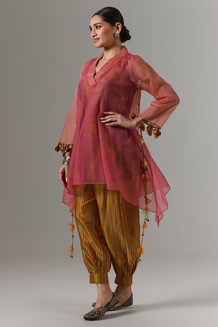 Coral Haze Organza Paisley Boota Kurta Set by Neither Nor at Pernia's Pop Up Shop
