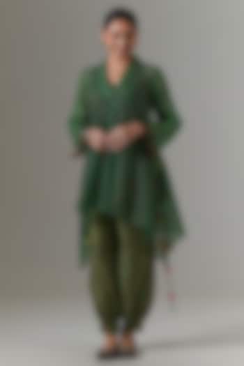 Green Tambourine Organza Paisley Boota Kurta Set by Neither Nor at Pernia's Pop Up Shop