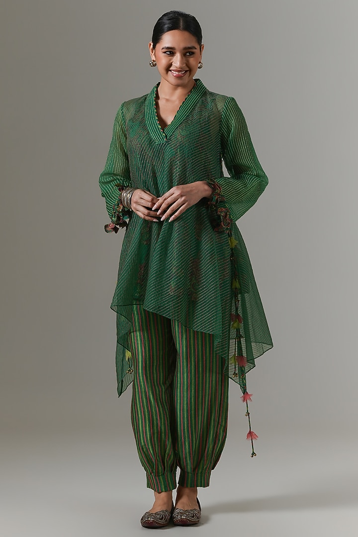 Green Tambourine Organza Paisley Boota Kurta Set by Neither Nor at Pernia's Pop Up Shop
