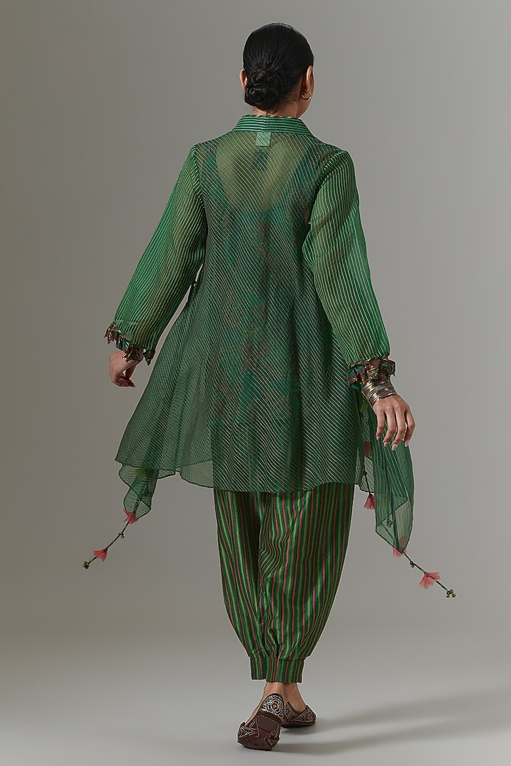 Green Tambourine Organza Paisley Boota Kurta Set by Neither Nor at Pernia's Pop Up Shop