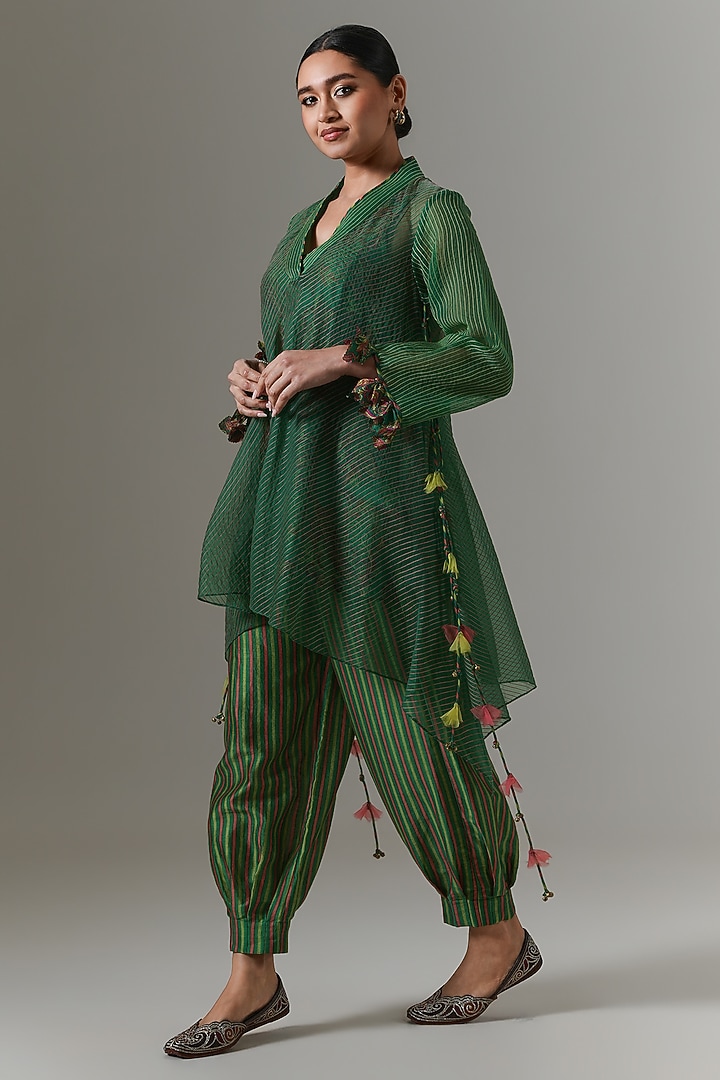 Green Tambourine Organza Paisley Boota Kurta Set by Neither Nor at Pernia's Pop Up Shop