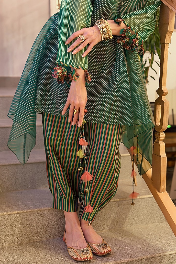 Green Tambourine Organza Paisley Boota Kurta Set by Neither Nor at Pernia's Pop Up Shop