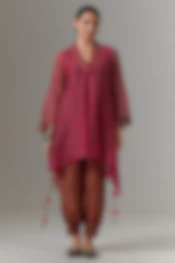 Raspberry Sorbet Organza Paisley Boota Kurta Set by Neither Nor at Pernia's Pop Up Shop