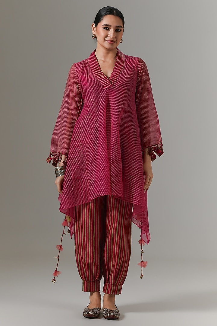 Raspberry Sorbet Organza Paisley Boota Kurta Set by Neither Nor at Pernia's Pop Up Shop