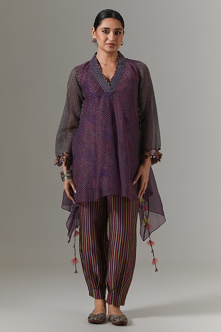 Acia-Colored Organza Paisley Boota Kurta Set by Neither Nor at Pernia's Pop Up Shop