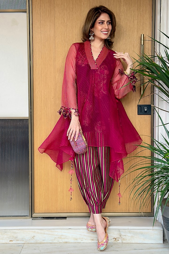 Pickled Beet Organza Paisley Boota Kurta Set by Neither Nor at Pernia's Pop Up Shop