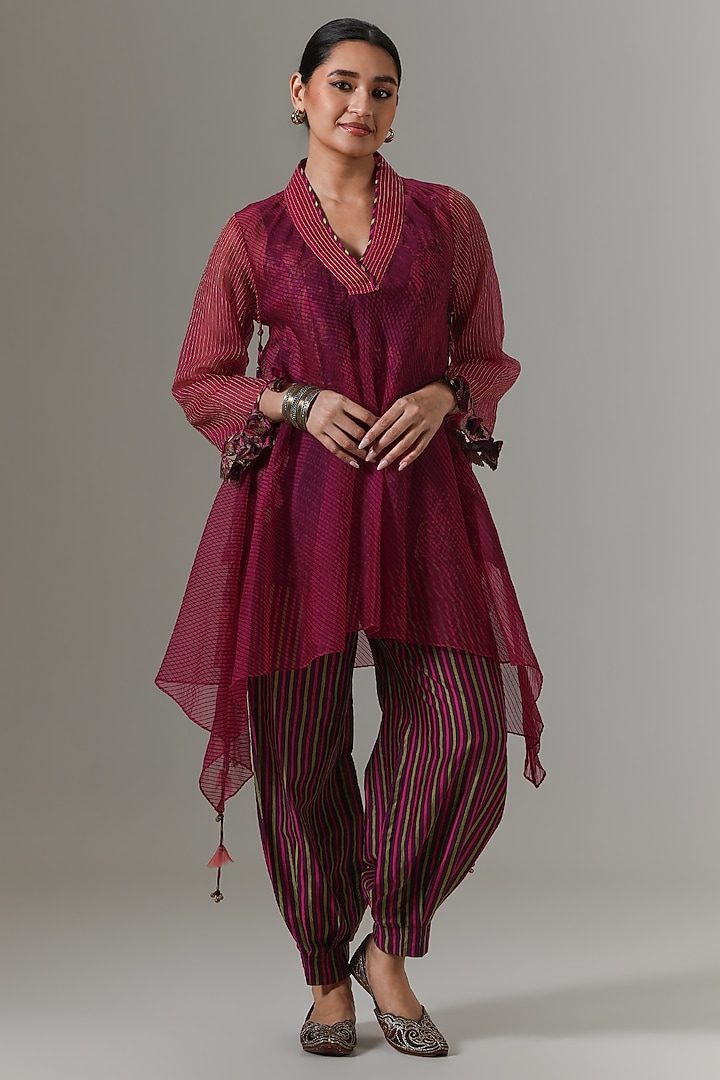 Pickled Beet Organza Paisley Boota Kurta Set by Neither Nor at Pernia's Pop Up Shop
