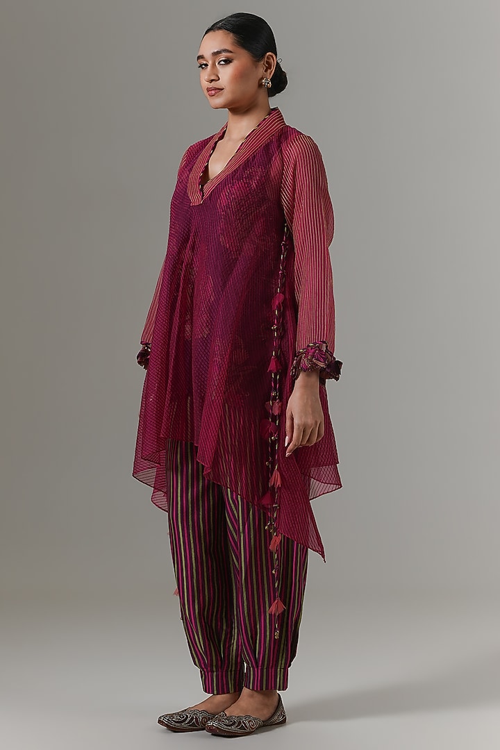 Pickled Beet Organza Paisley Boota Kurta Set by Neither Nor at Pernia's Pop Up Shop