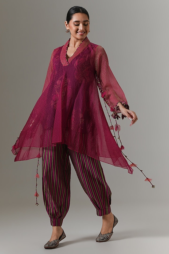 Pickled Beet Organza Paisley Boota Kurta Set by Neither Nor at Pernia's Pop Up Shop