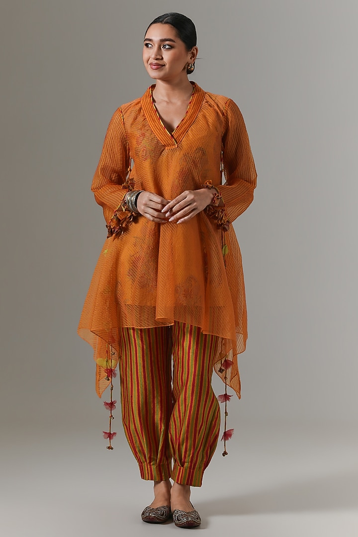 Sunset Gold Organza Paisley Boota Kurta Set by Neither Nor at Pernia's Pop Up Shop