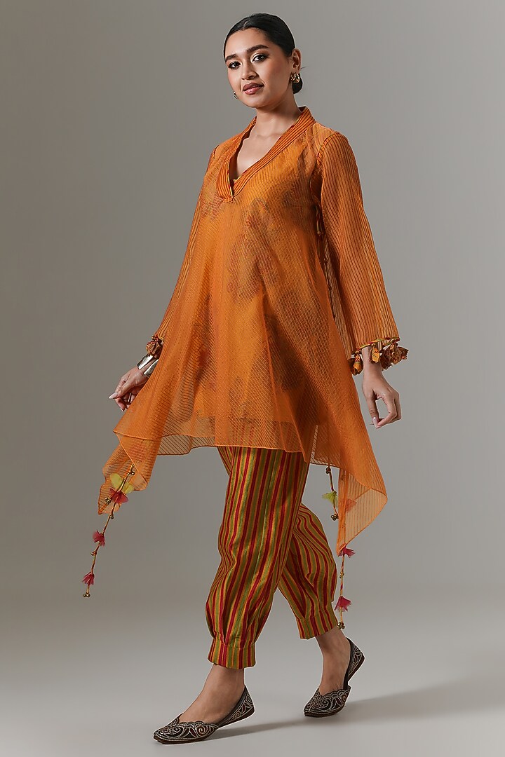 Sunset Gold Organza Paisley Boota Kurta Set by Neither Nor at Pernia's Pop Up Shop