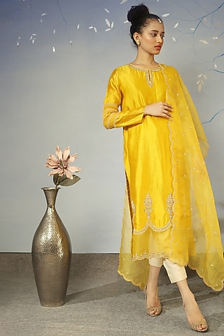 Yellow Embellished Straight Kurta Set by Neha Poddar