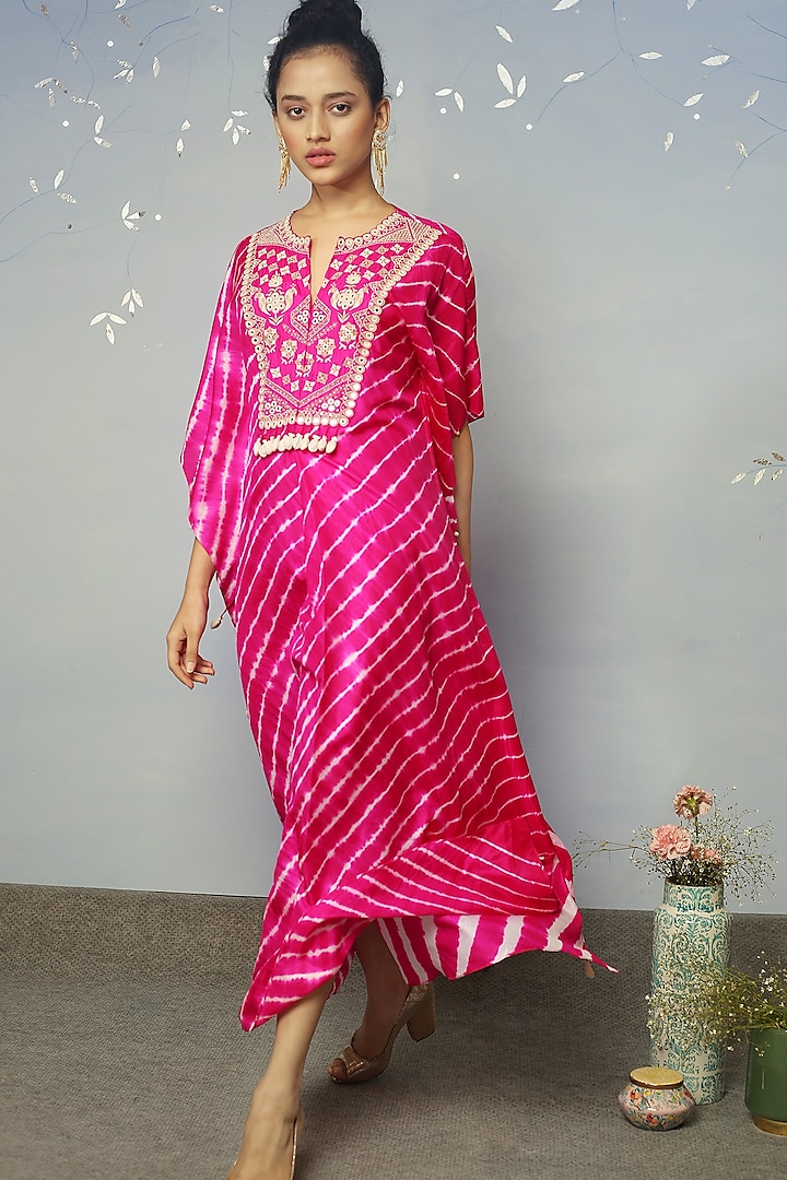 Pink Kaftan With Mirror Work by Neha Poddar at Pernia's Pop Up Shop