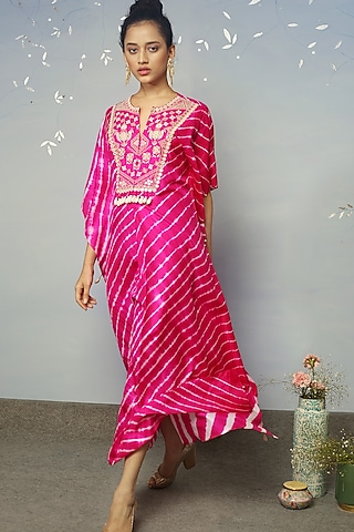 Pink Kaftan With Mirror Work by Neha Poddar