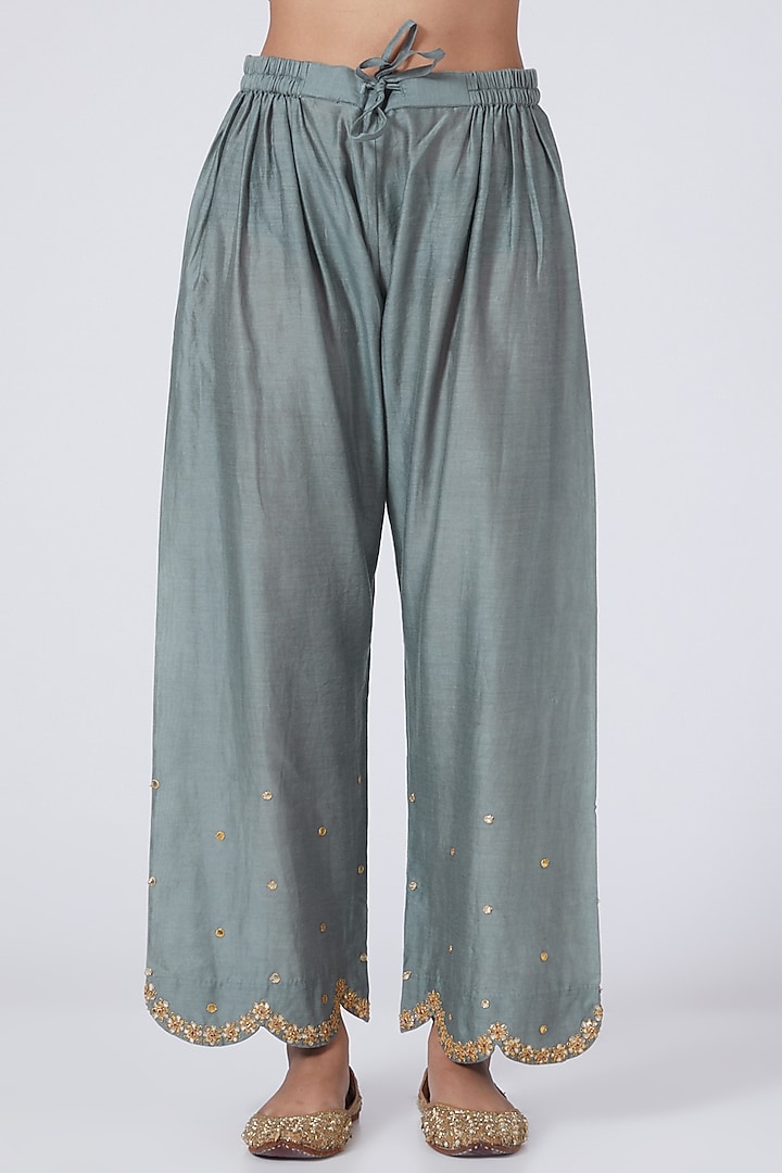 Grey Embellished Kurta Set by Neha Poddar at Pernia's Pop Up Shop