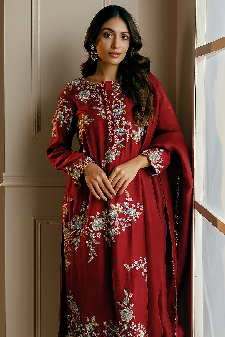 Maroon Silk Hand Embroidered Kurta Set by Nehha Nhata at Pernia's Pop Up Shop
