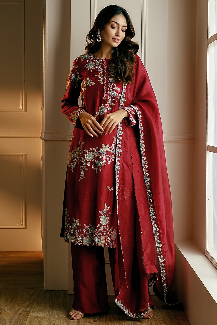 Maroon Silk Hand Embroidered Kurta Set by Nehha Nhata at Pernia's Pop Up Shop